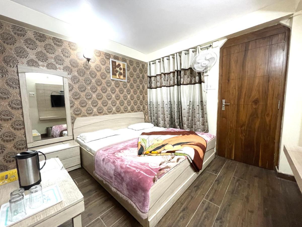 Hotel Prince ! Nainital Mall Road-Prime-Location In-Front-Of-Naini-Lake Hygiene-And-Spacious-Room Εξωτερικό φωτογραφία